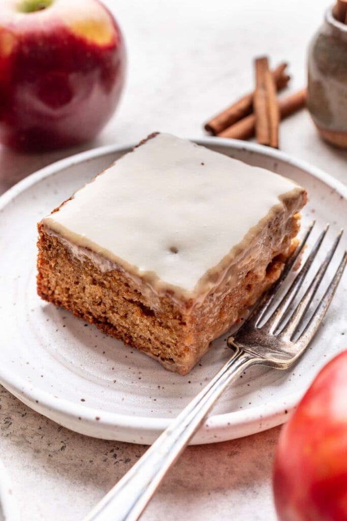 Delicious Caramel Apple Sheet Cake Recipe